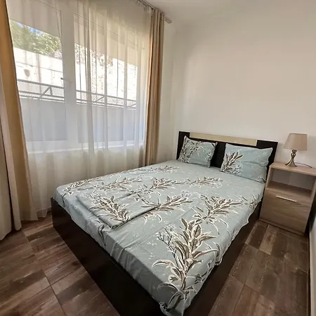 Quiet Bay בית הארחה