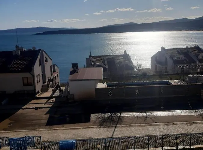 Къща за гости Quiet Bay