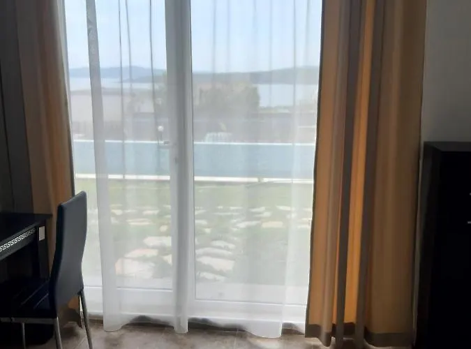 Къща за гости Quiet Bay 4*