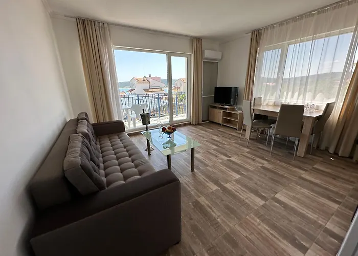 Quiet Bay Къща за гости 4*