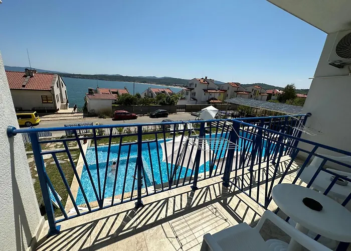 Quiet Bay Къща за гости